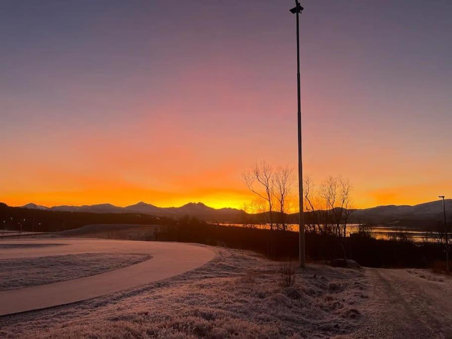 Apartament Leilighet I Rolig Gate Med Utsikt Og Gratis Parkering Tromsø Zewnętrze zdjęcie